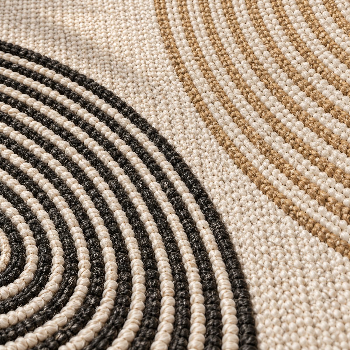 Zoom motif Tapis d'entrée Sui formes organiques beige et noir
